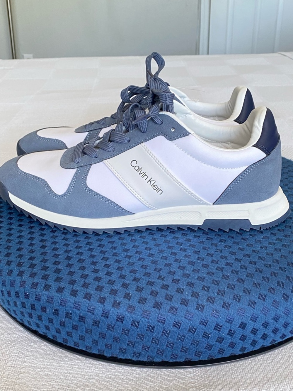 New Calvin Klein Unisex Size 7.5 Granit Sneakers White/Blue Retro Low Top